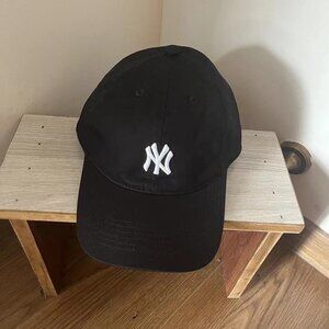 MLB New York Yankees Black Classic Logo Baseball Cap